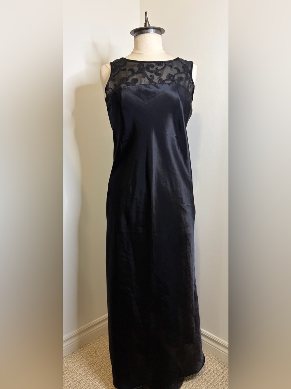 GLORIA VANDERBILT Black Satin & Sheer Embroidered Yoke Maxi Dress SlipSIZE SMALL